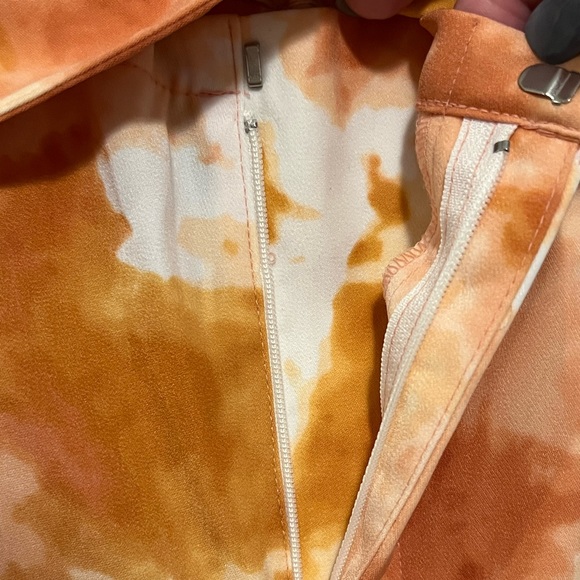 Ann Taylor Factory pleated, tie-dye, belted mid rise short. Size 0. - Picture 8 of 16